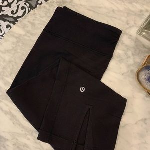 Lululemon cropped yoga pants